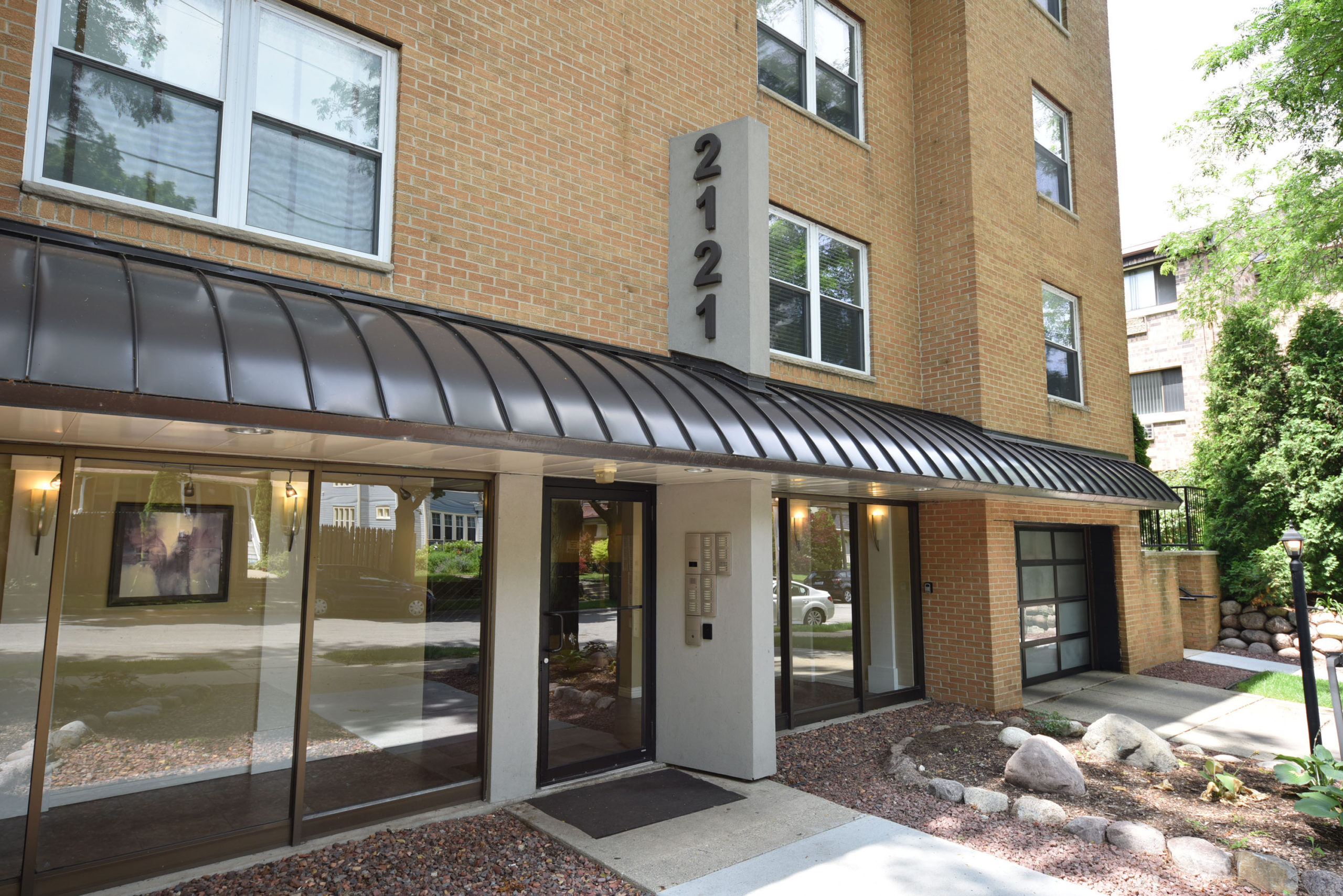  Home for Sale - 2121 N. Cambridge Ave., #210 Milwaukee, WI 53202-1064