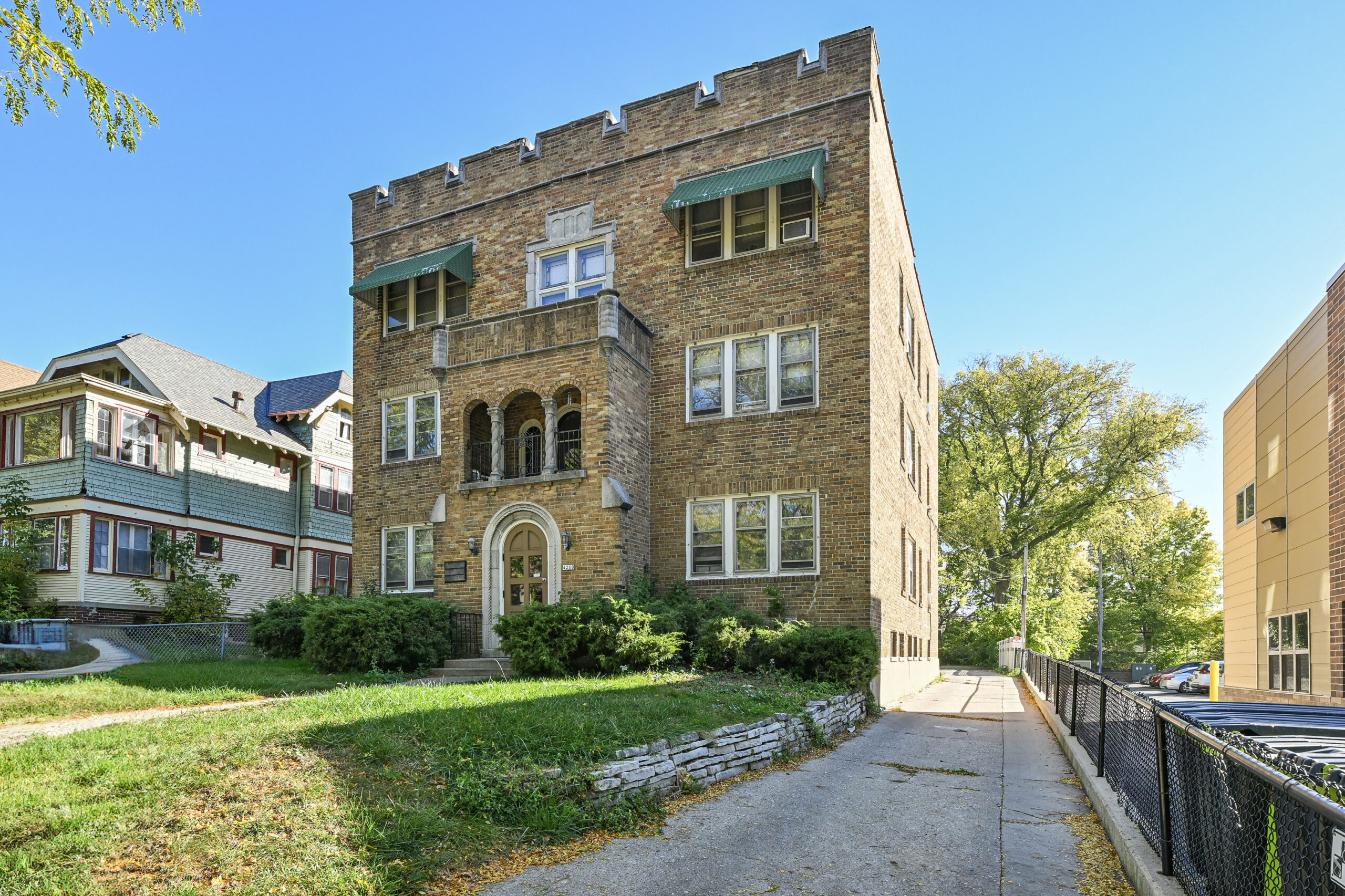  Home for Sale - 4260 W. Highland Blvd. Milwaukee, WI 53208-2783