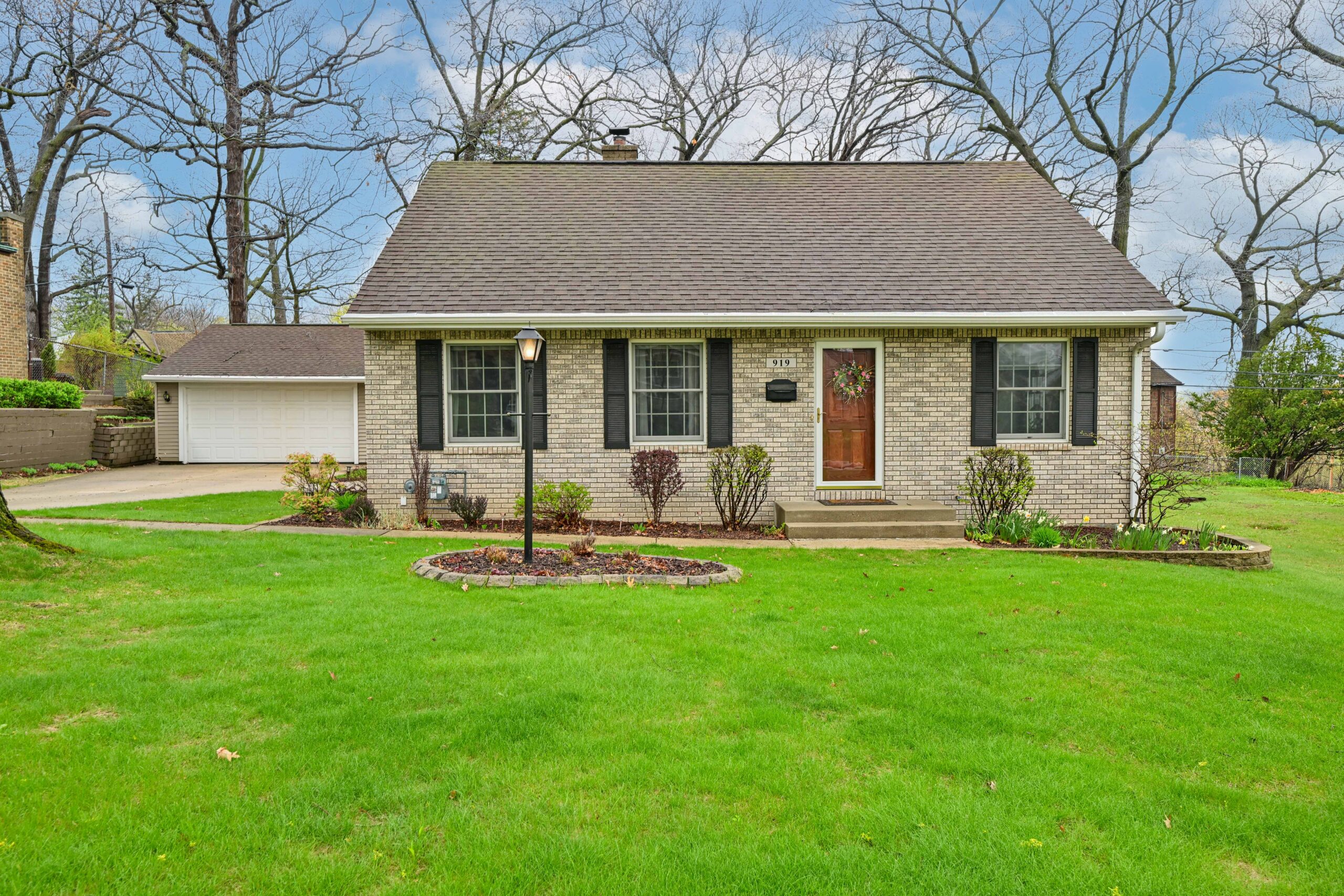  Home for Sale - 919 N. 59th St. Milwaukee, WI 53213-3207