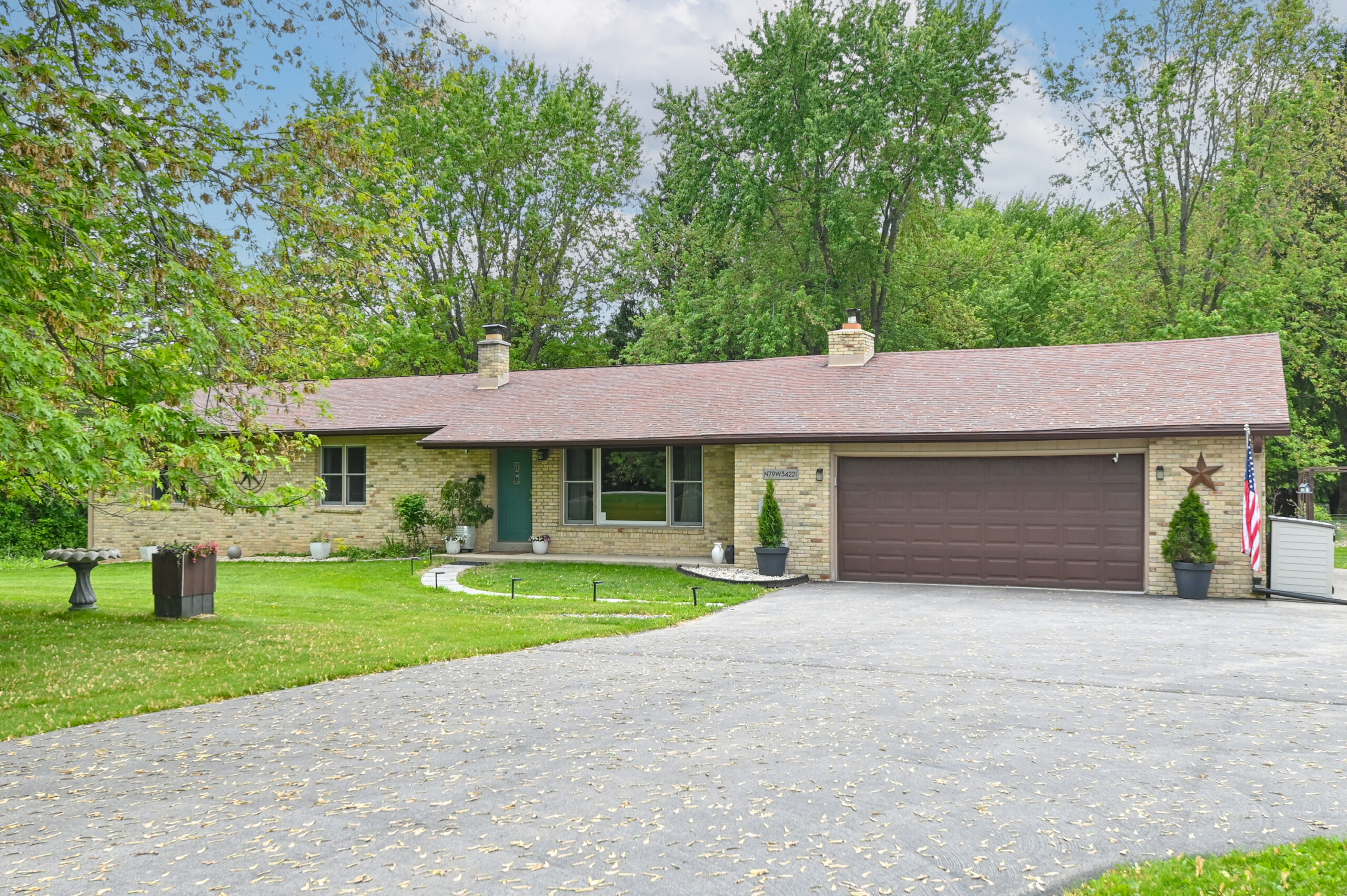  Home for Sale - N79W34221 Petersen Rd Oconomowoc, WI 53066