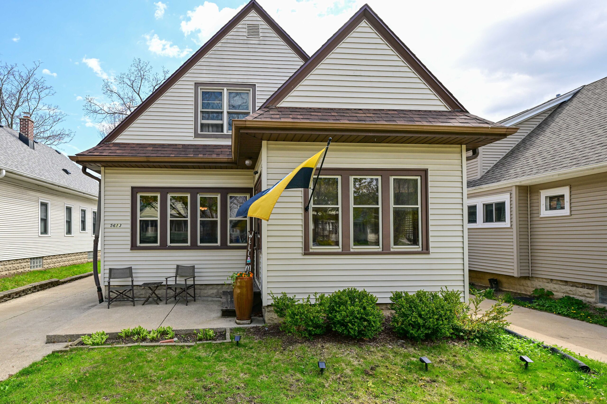  Home for Sale - 5613 W. Notre Dame Ct. Milwaukee, WI 53208-2511