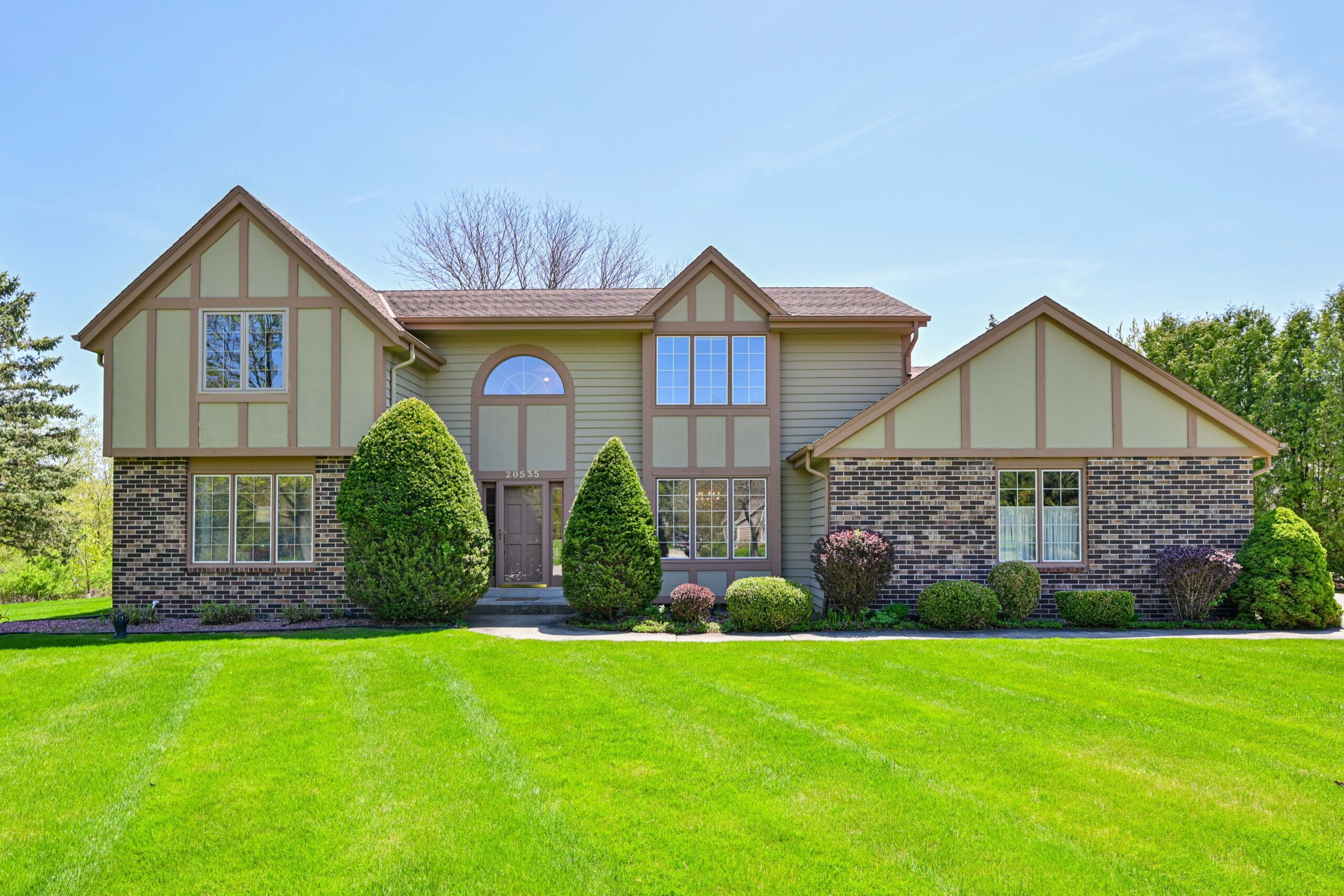  Home for Sale - 20535 Dexter Ct. Brookfield, WI 53045-1815