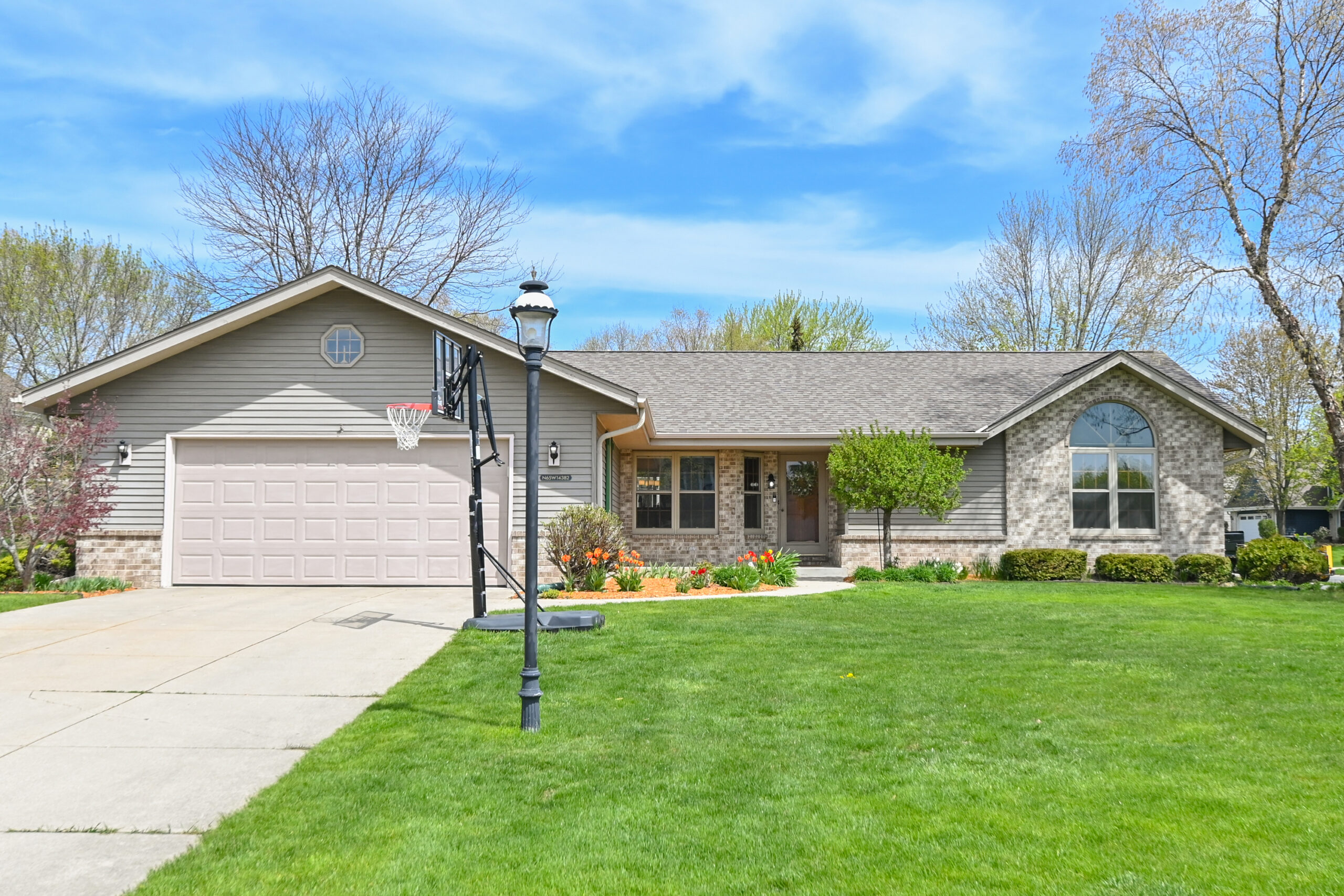 Home for Sale - N65W14382 Redwood Dr. Menomonee Falls, WI 53051-5169