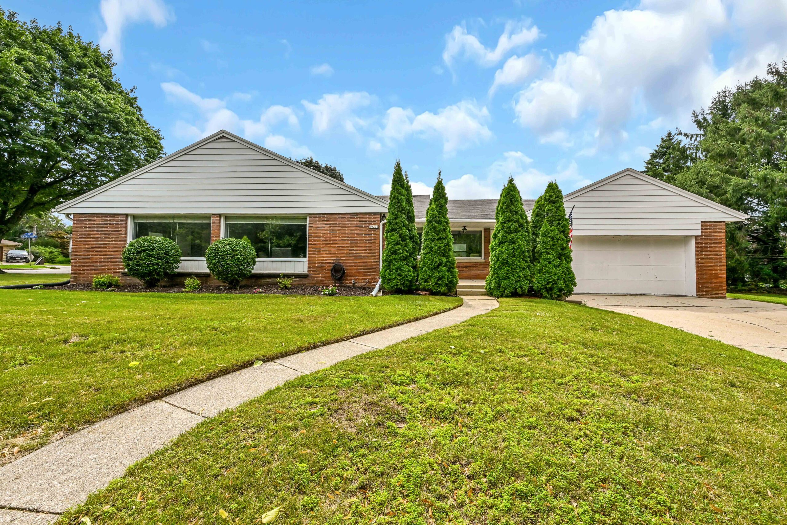  Home for Sale - 10209 W. Vienna Ave. Wauwatosa, WI 53222-2354