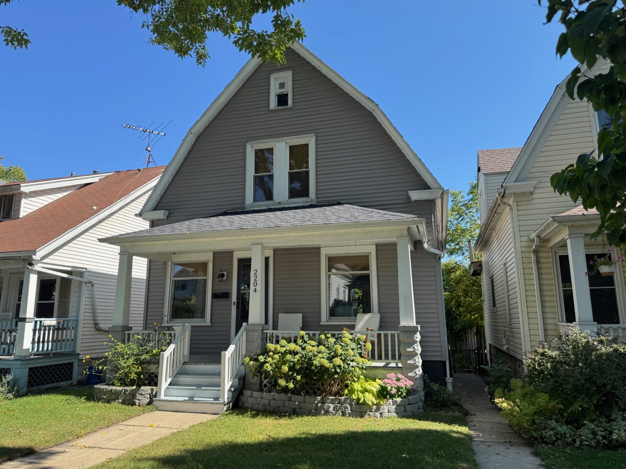  Home for Sale - 2204 S. Aldrich St. Milwaukee, WI 53207-1304