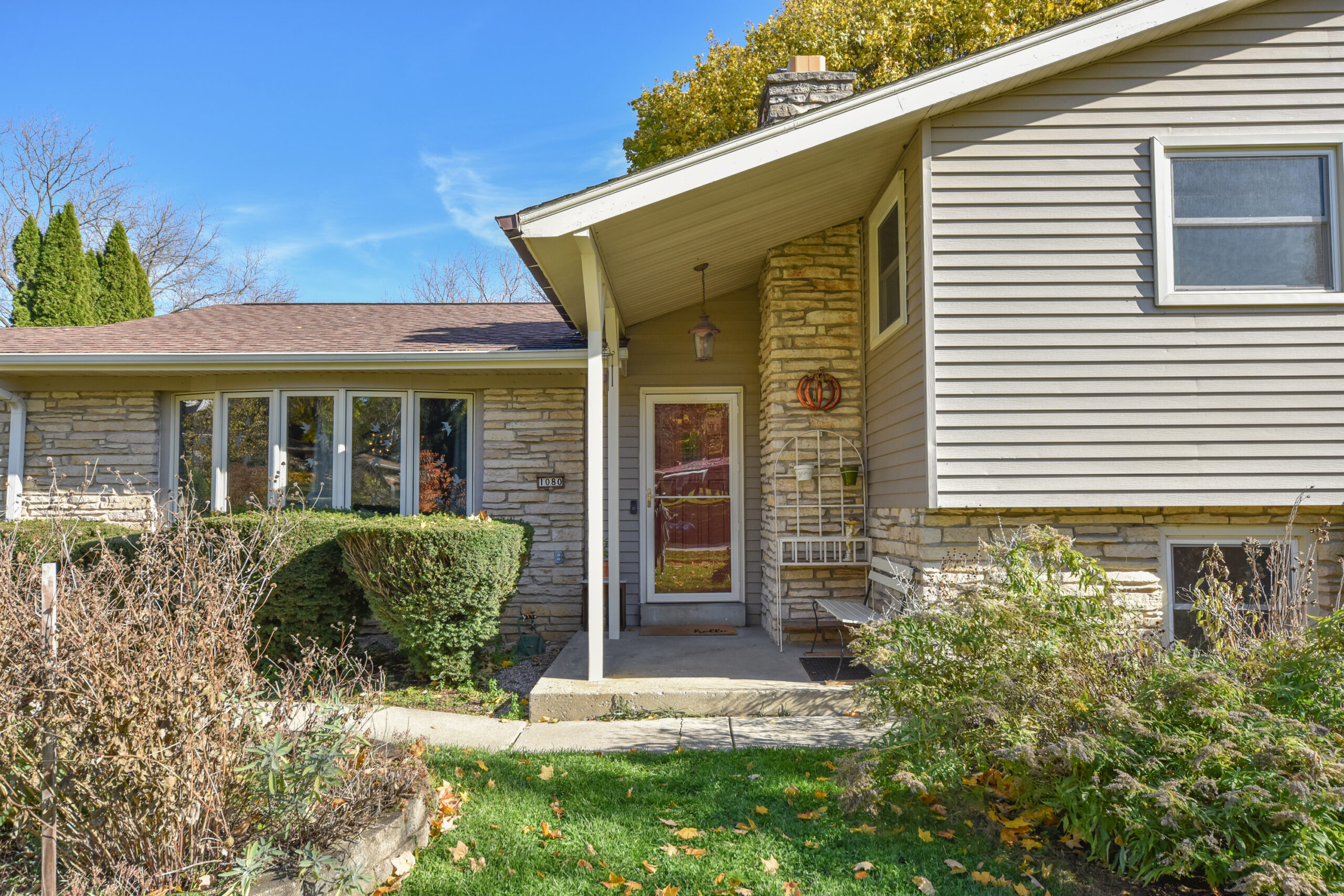  Home for Sale - 1080 Westbrooke Pkwy. Brookfield, WI 53186-5449