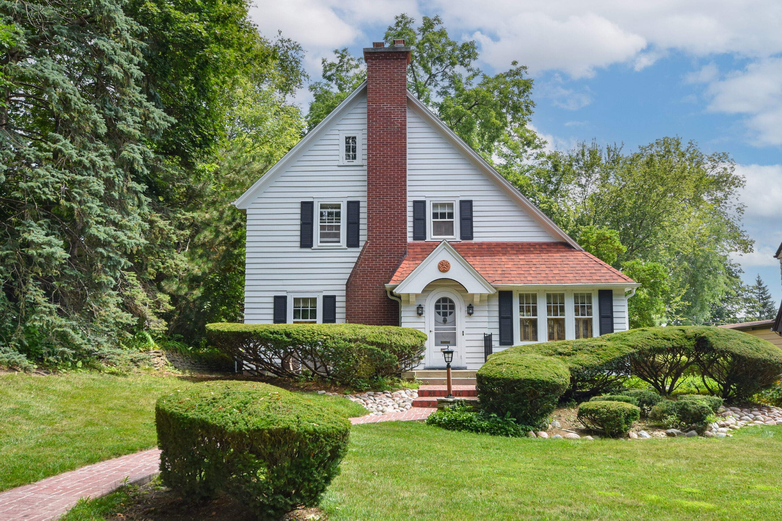  Home for Sale - 1158 Kavanaugh Place Wauwatosa, WI 53213-3147