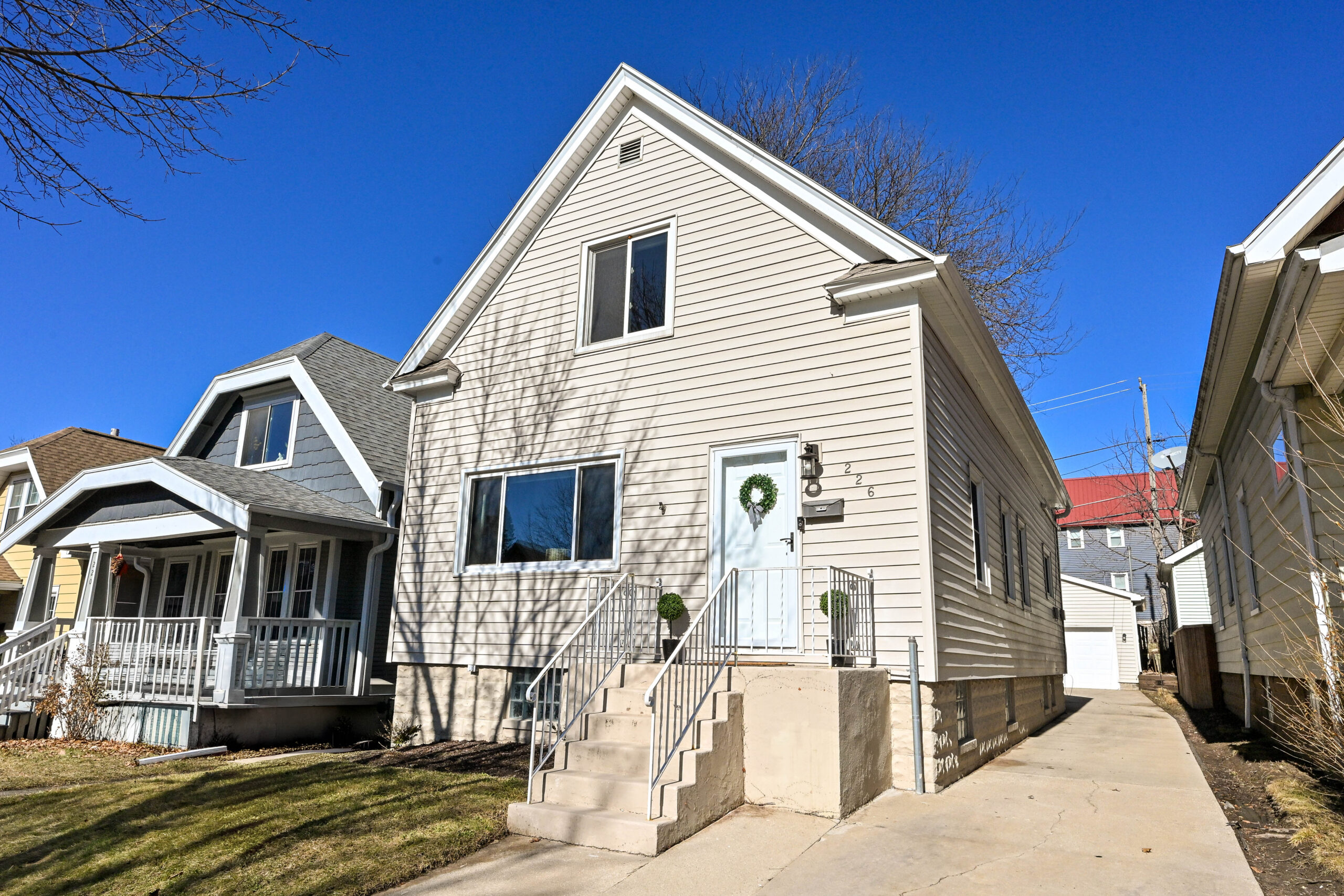  Home for Sale - 226 E. Rosedale Ave. Milwaukee, WI 53207-2066