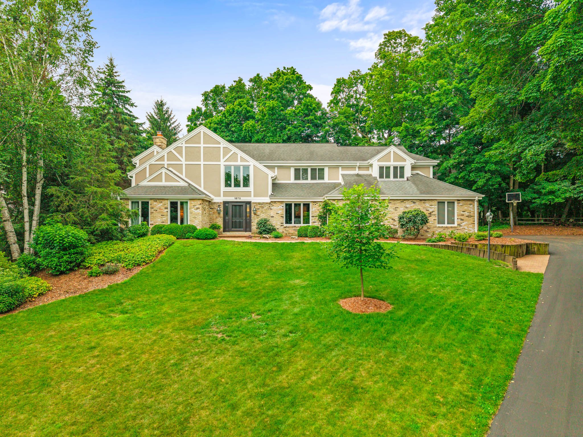  Home for Sale - 1870 Sean St. Brookfield, WI 53045-4840