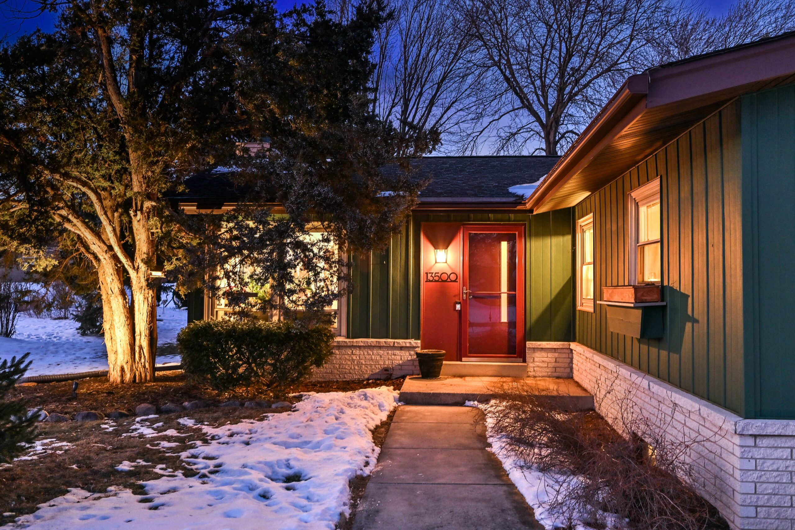  Home for Sale - 13500 W. Old Oak Ln. New Berlin, WI 53151-2534