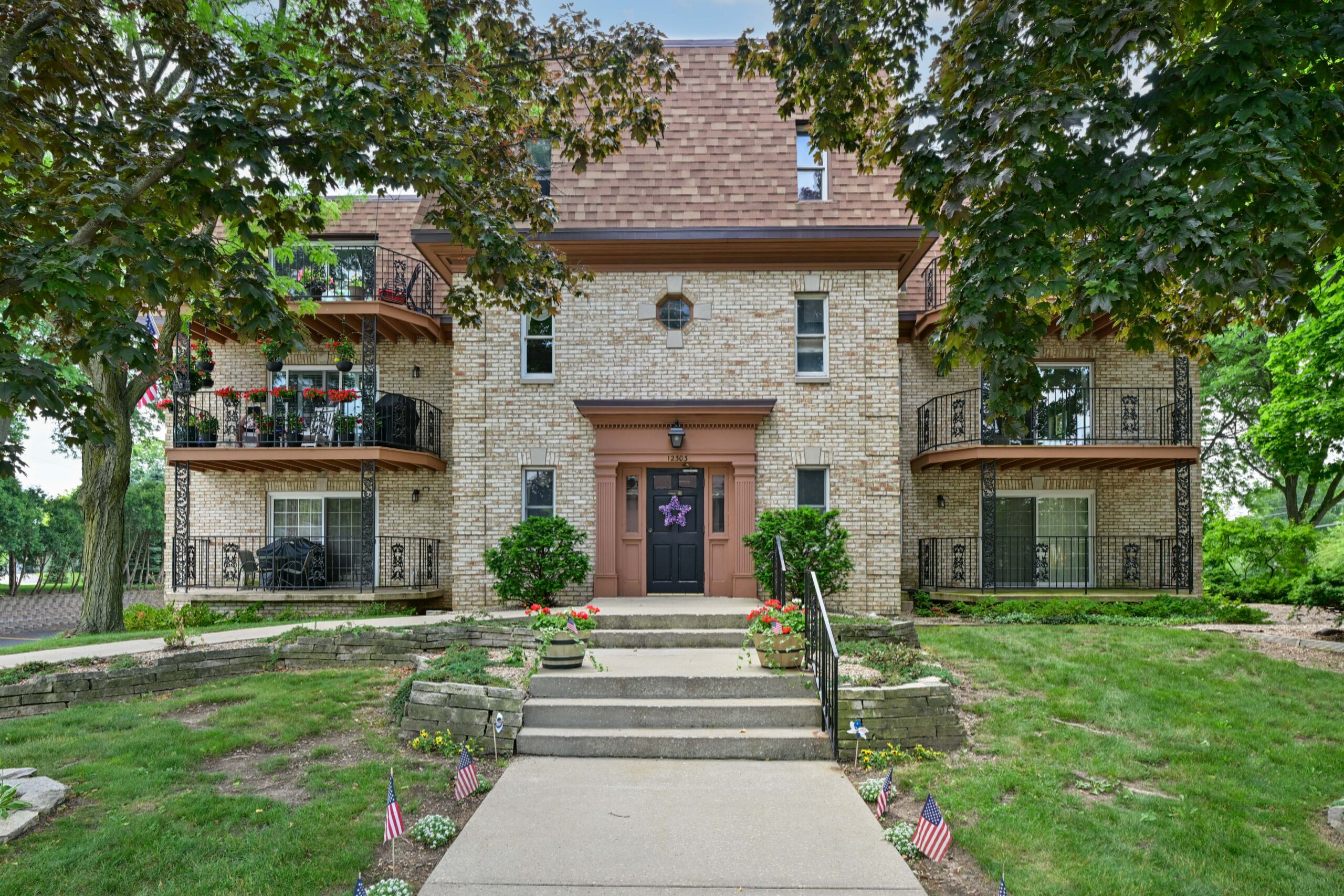  Home for Sale - 12303 W. Center St., Unit 3A Wauwatosa, WI 53222-4071
