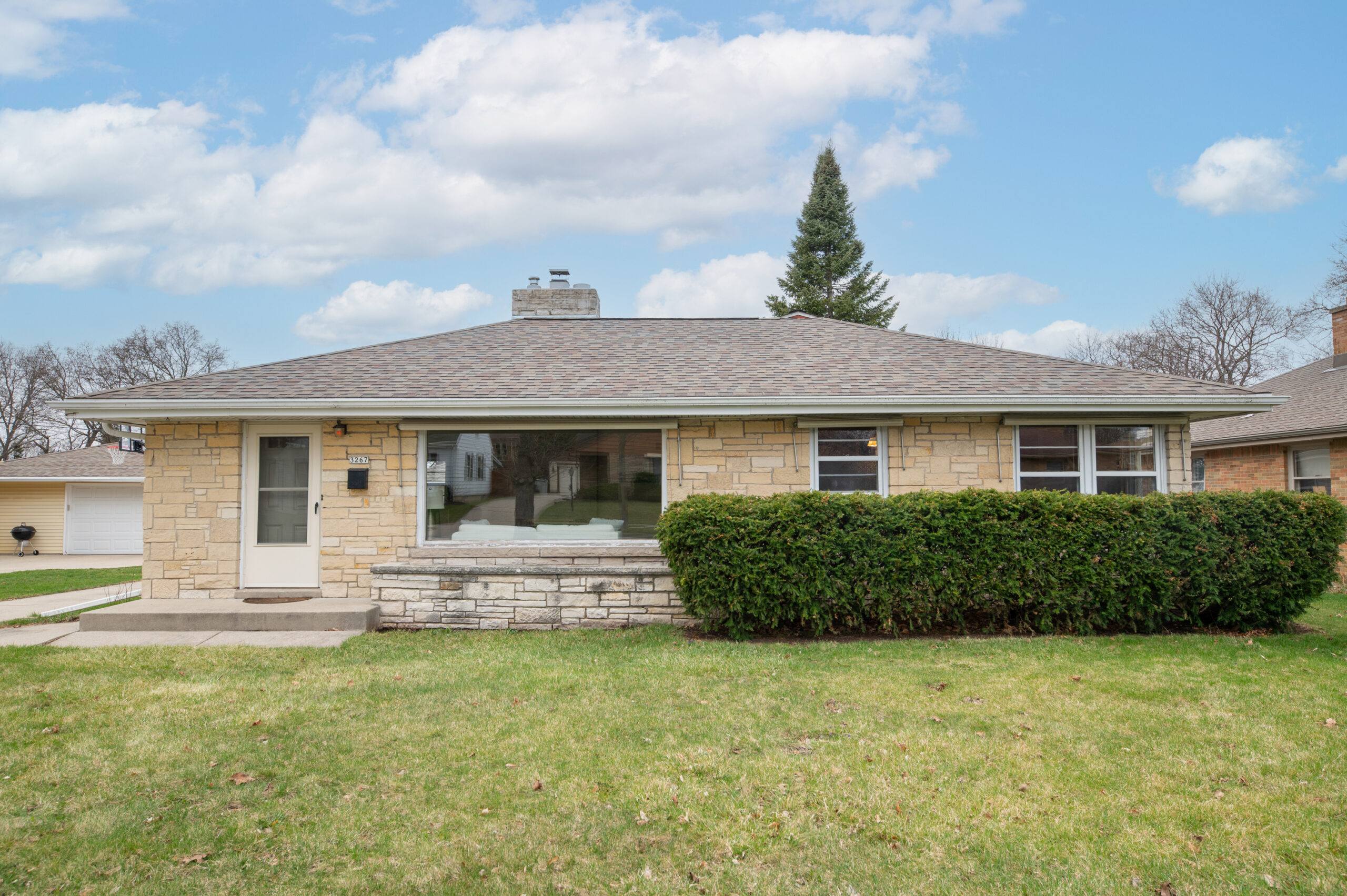  Home for Sale - 3267 N 97th St Milwaukee, WI 53222