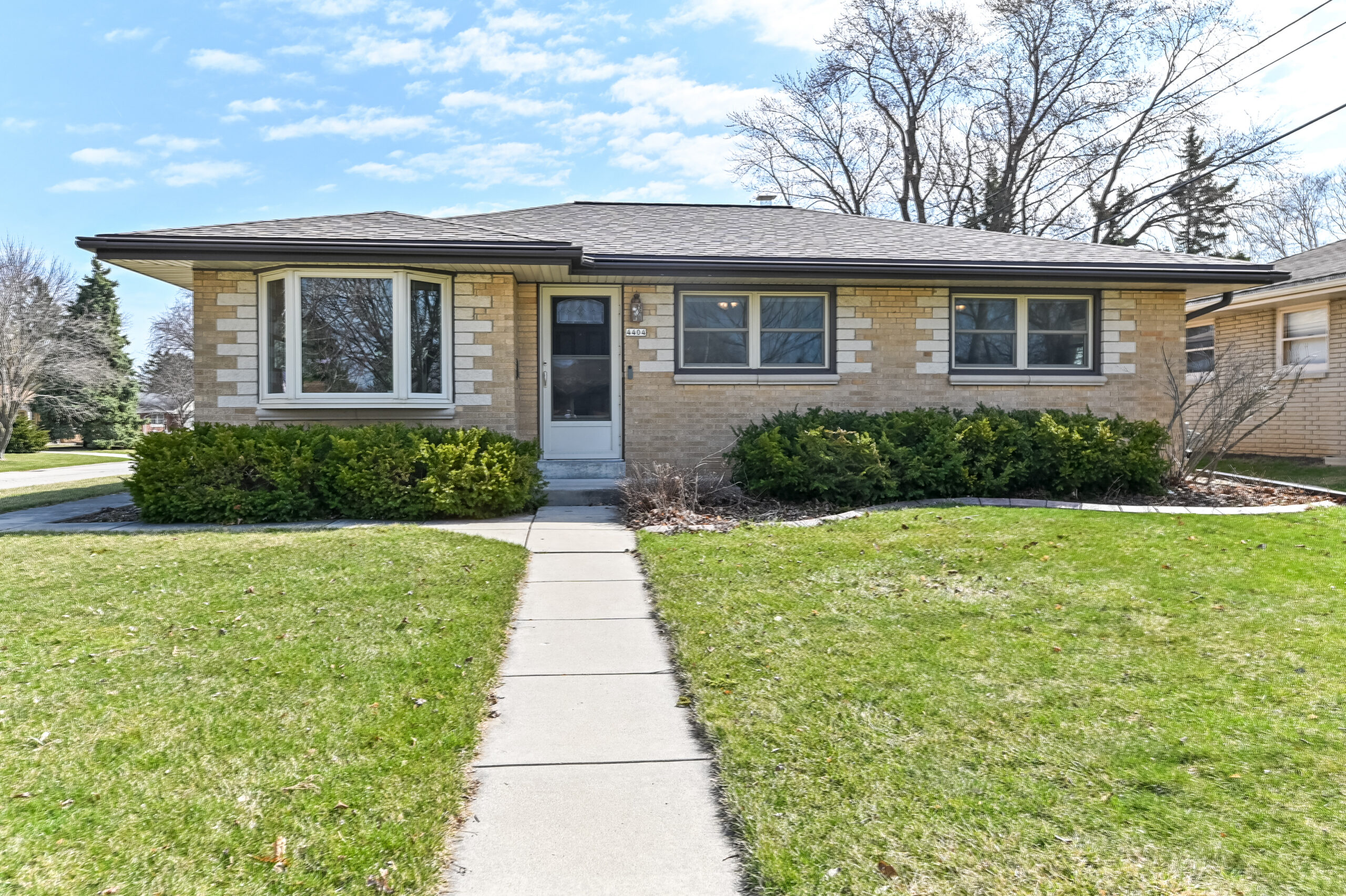  Home for Sale - 4404 S. 63rd St. Greenfield, WI 53220-3407