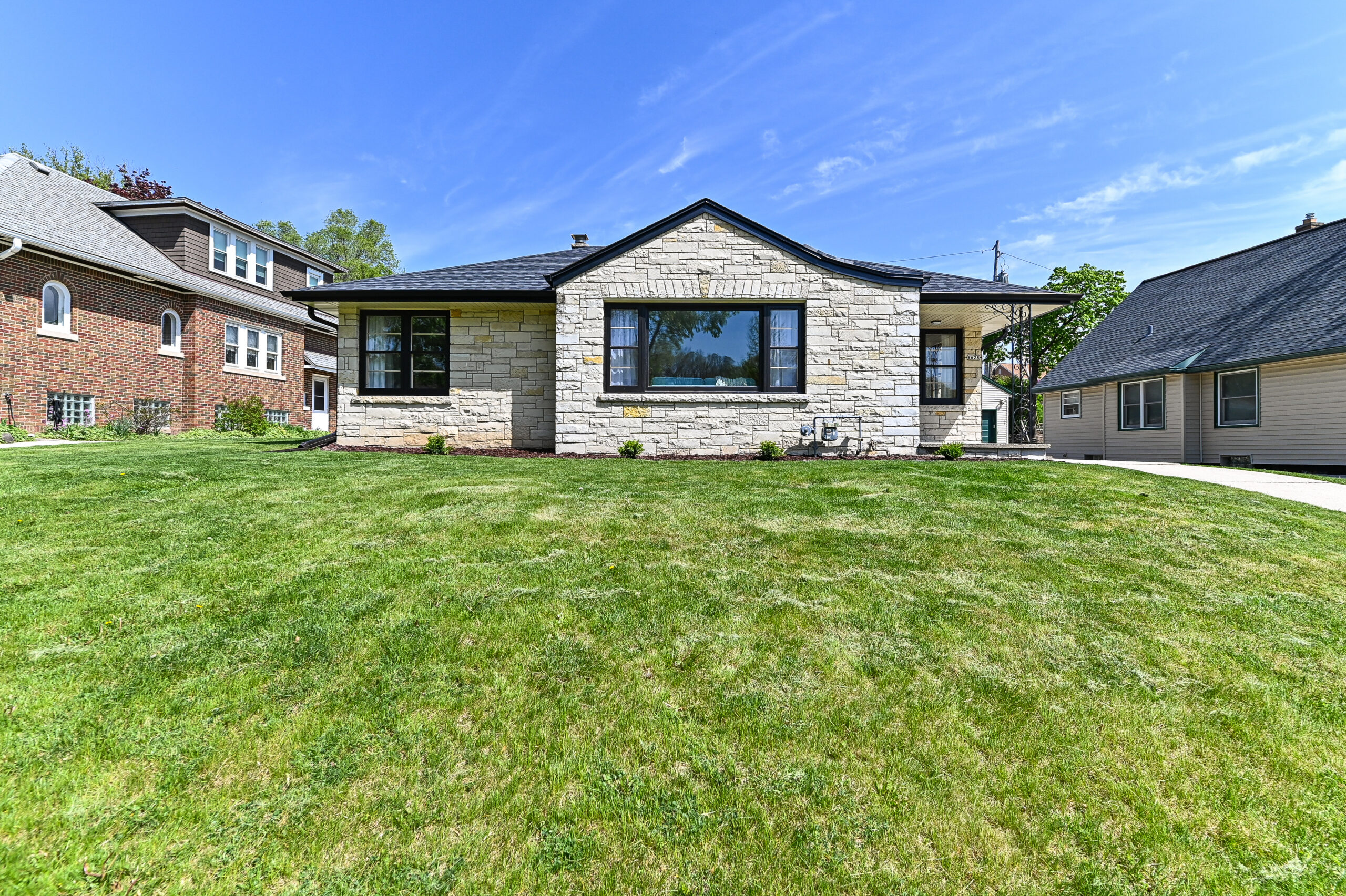  Home for Sale - 8628 Glencoe Circle Wauwatosa, WI 53226-4630