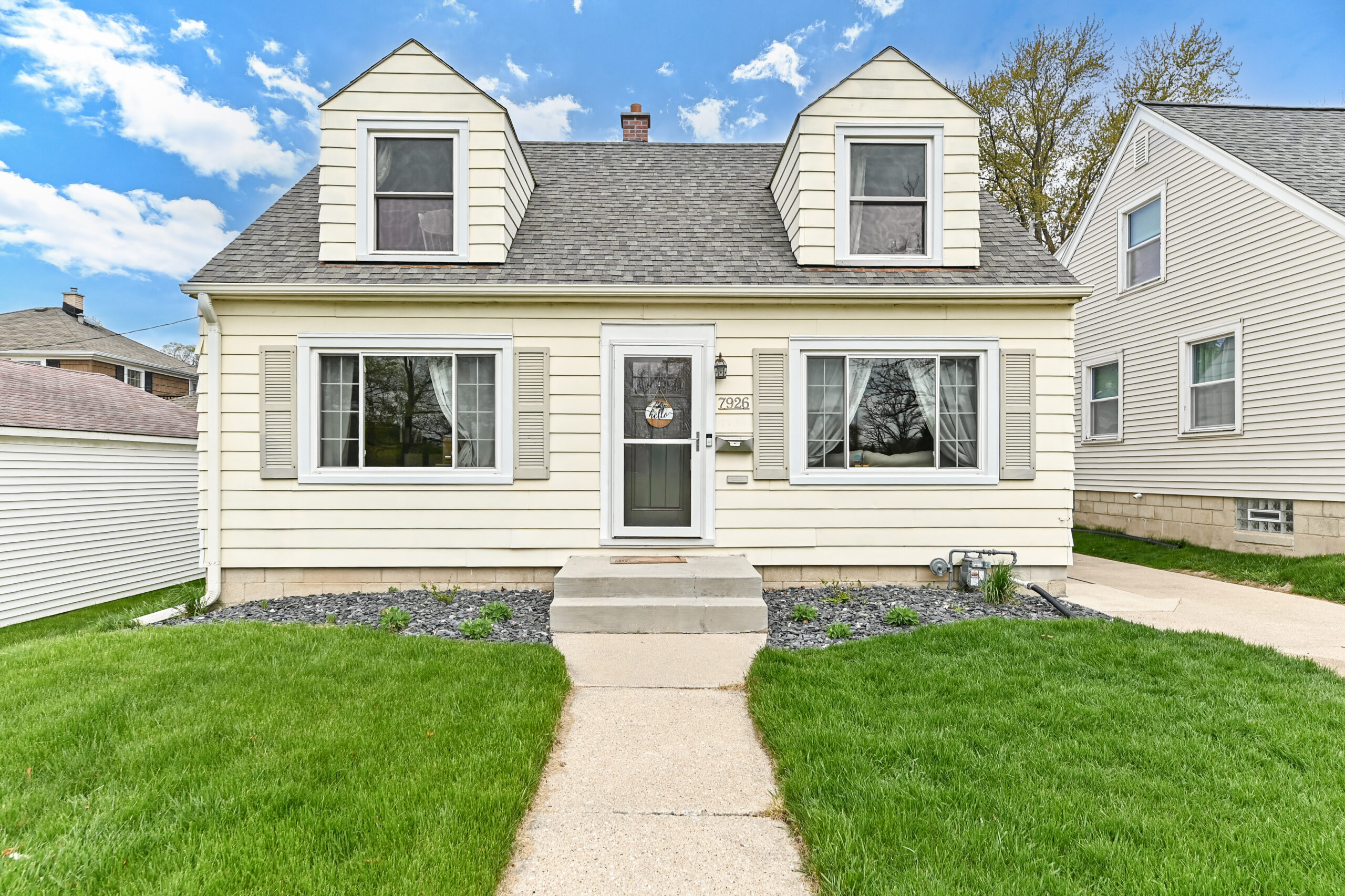  Home for Sale - 7926 W. Wright St. Wauwatosa, WI 53213-1143