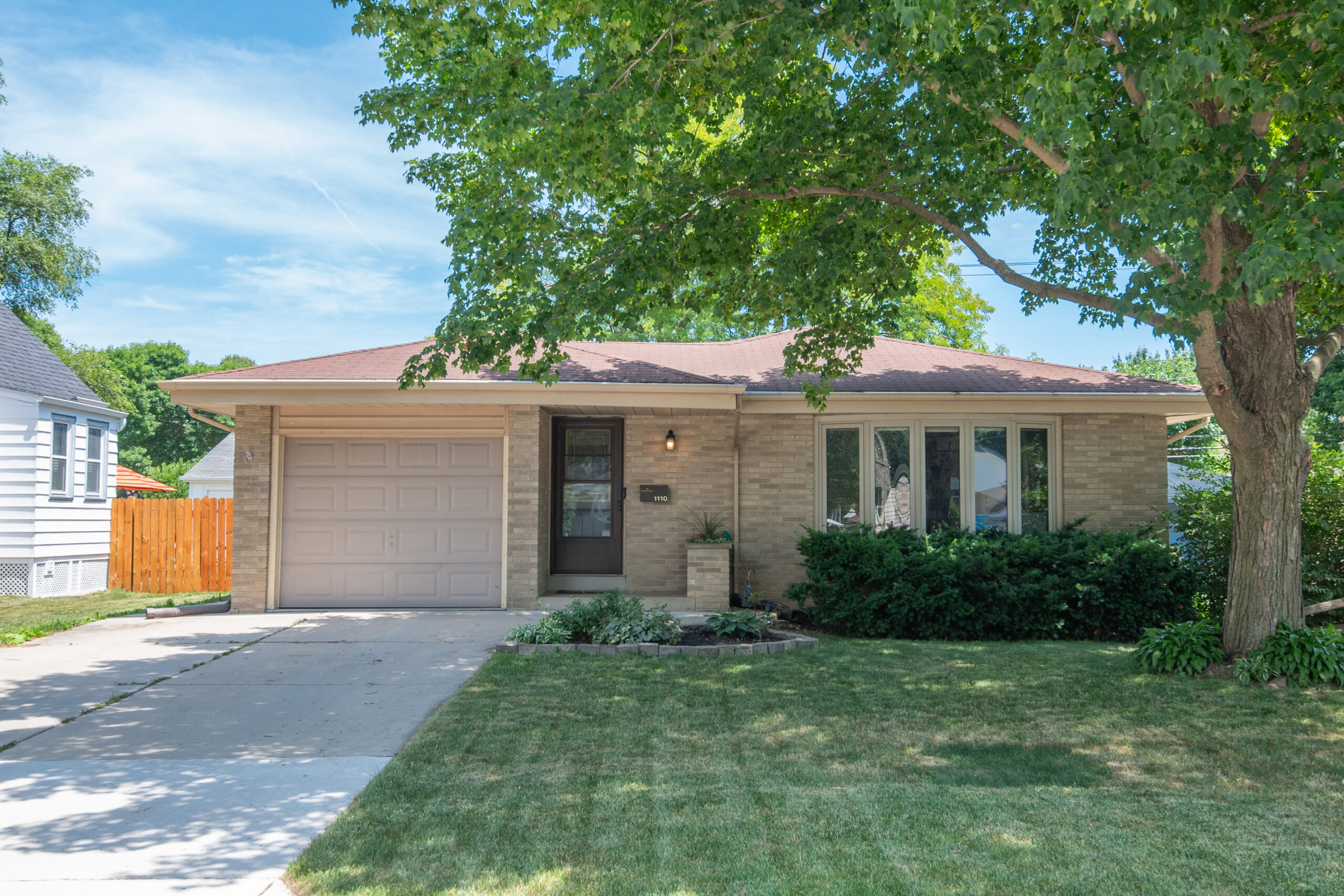  Home for Sale - 1110 S. 118th St. West Allis, WI 53214-2129