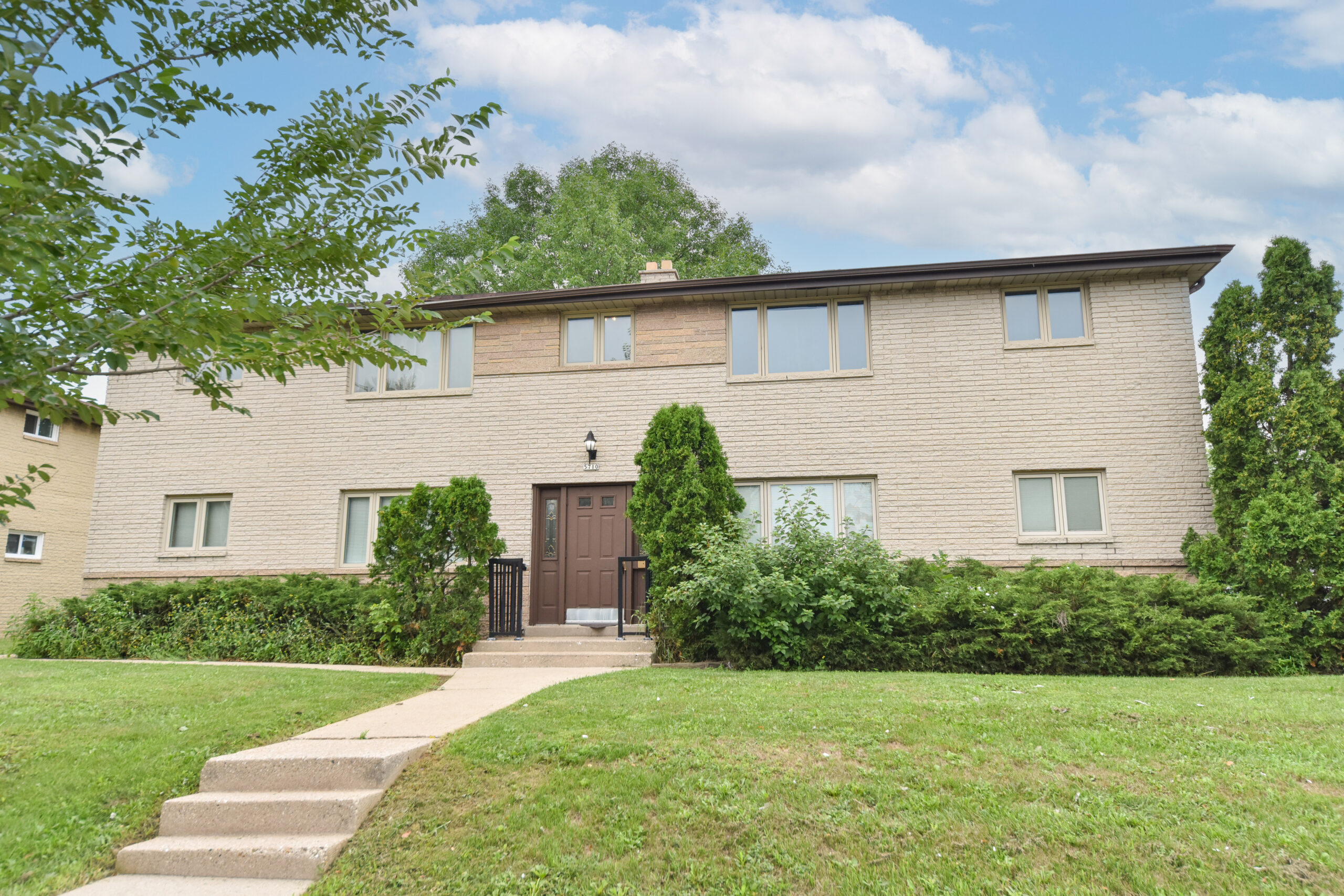  Home for Sale - 5710 N. 91st St. Milwaukee, WI 53225-2737