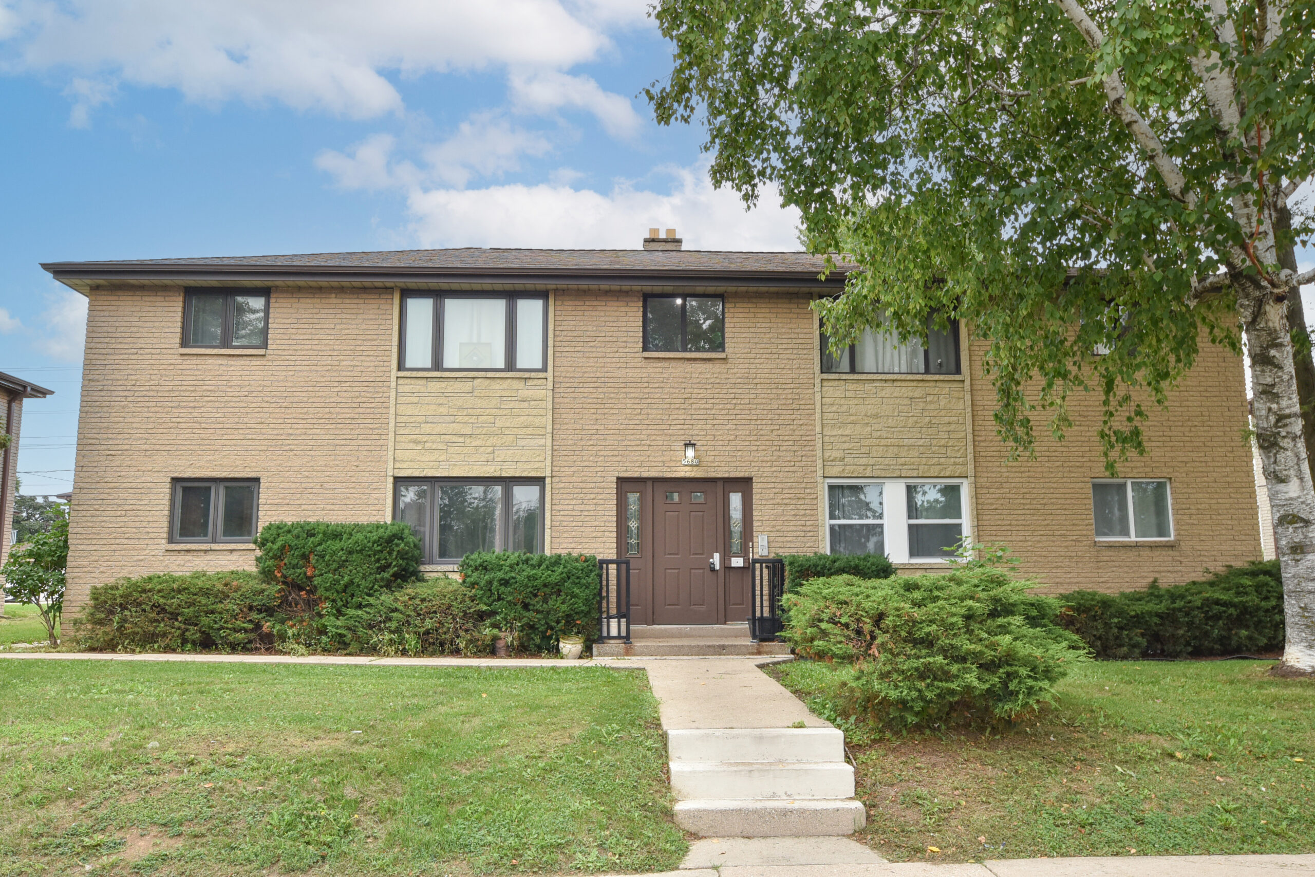  Home for Sale - 5680 N. 91st St. Milwaukee, WI 53225-2735