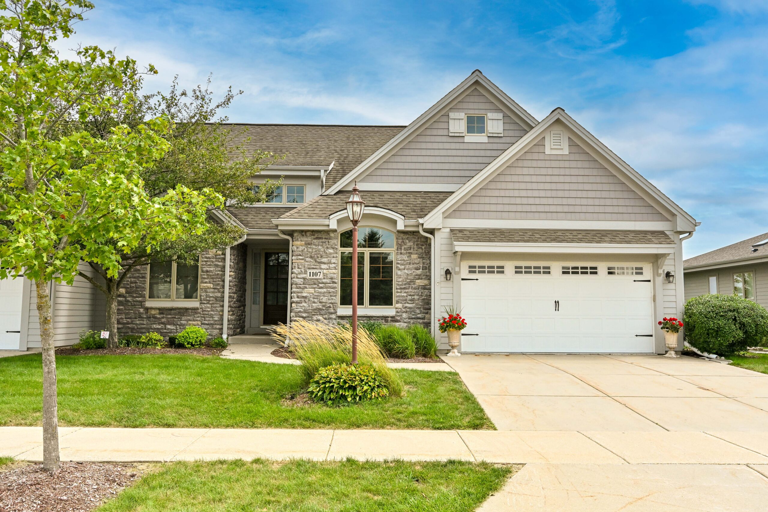  Home for Sale - 1107 Woodland Hills Dr. B Waukesha, WI 53188-2585