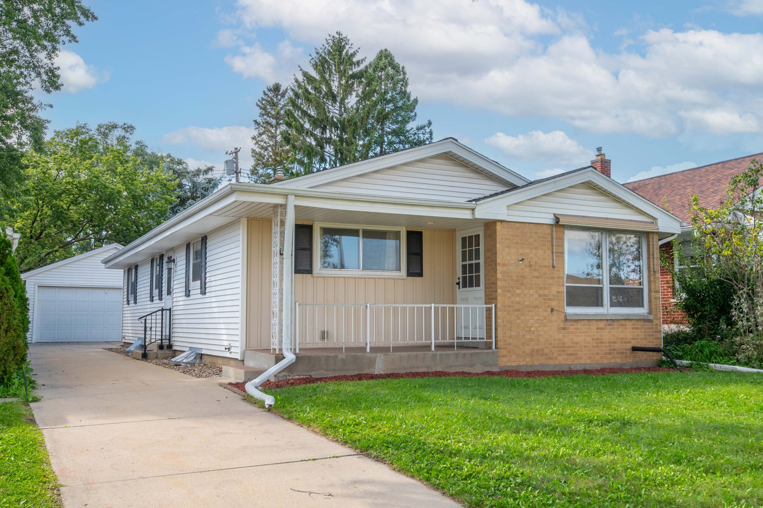  Home for Sale - 2533 N. 113th St. Wauwatosa, WI 53226-1215