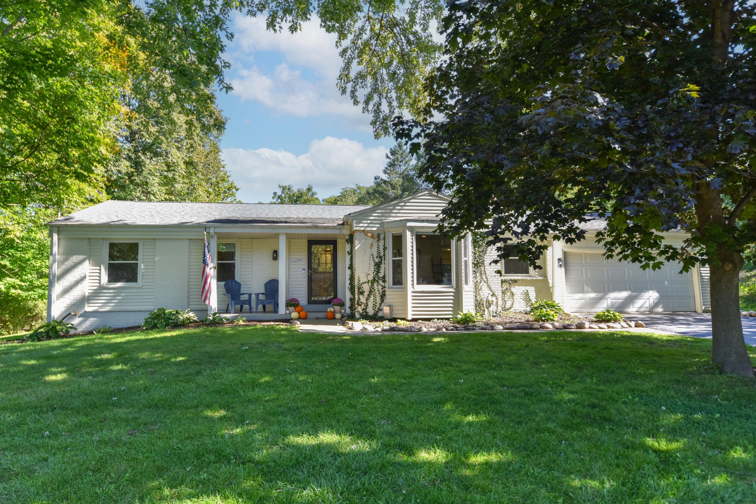  Home for Sale - 320 Jerri Court Brookfield, WI 53045-1509