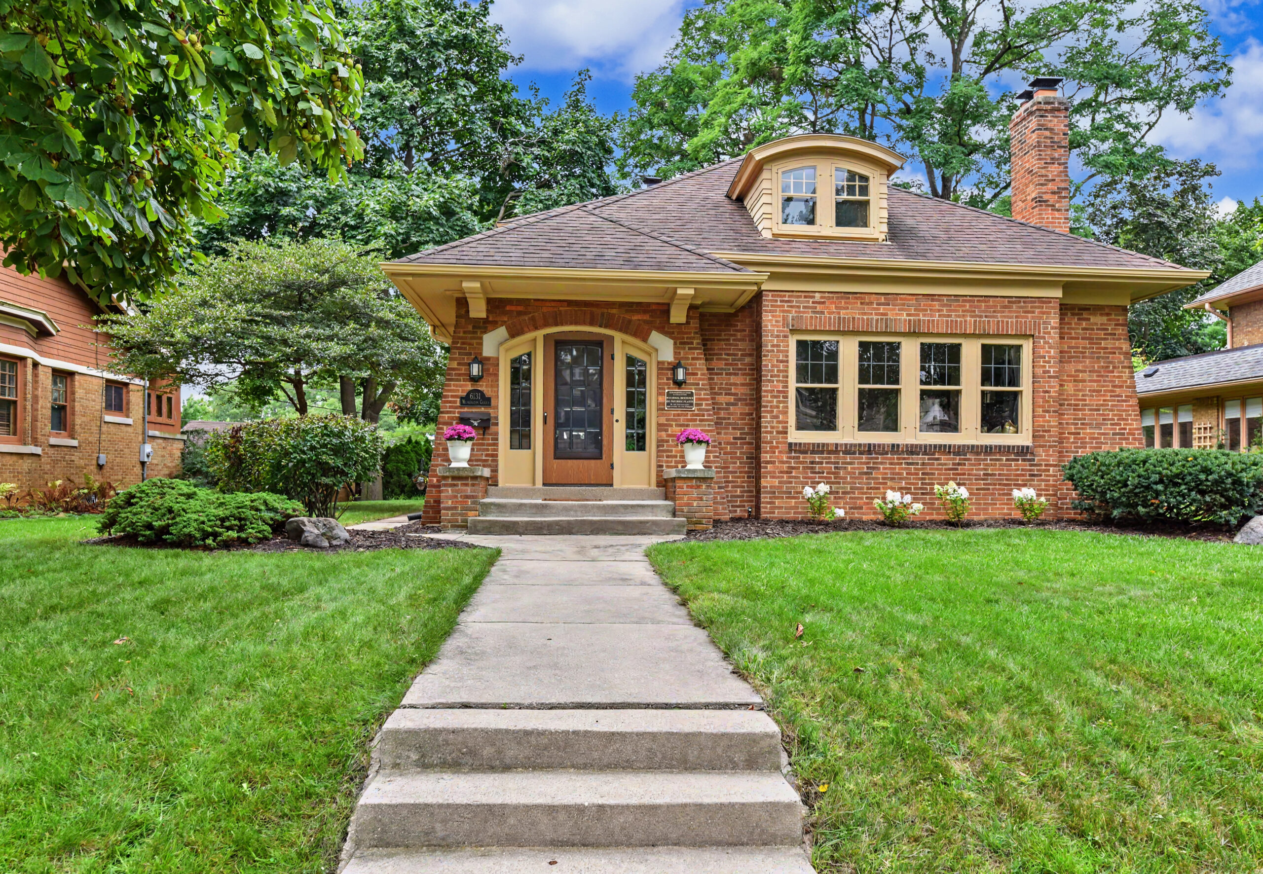  Home for Sale - 6131 Washington Circle Wauwatosa, WI 53213-2451