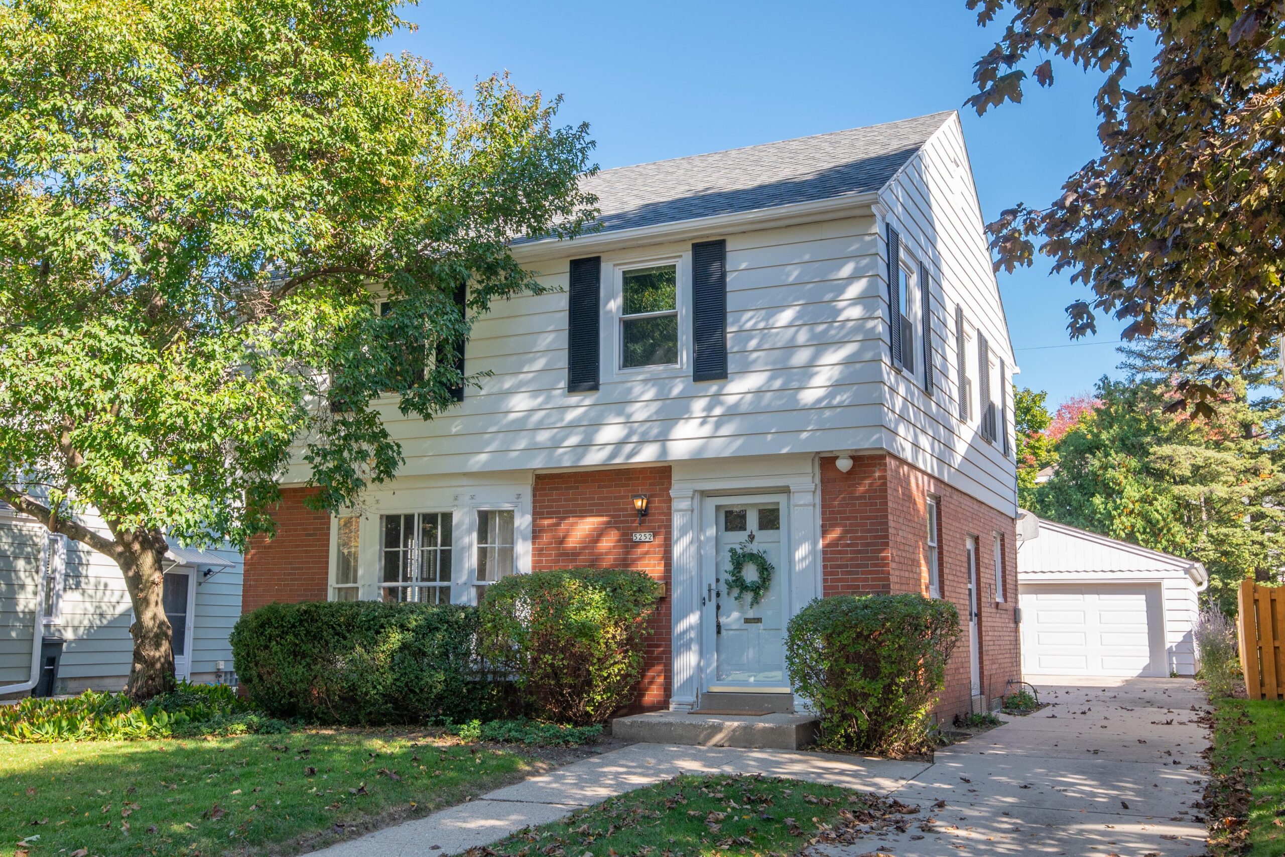  Home for Sale - 5252 N. Bay Ridge Ave. Whitefish Bay, WI 53217-5101