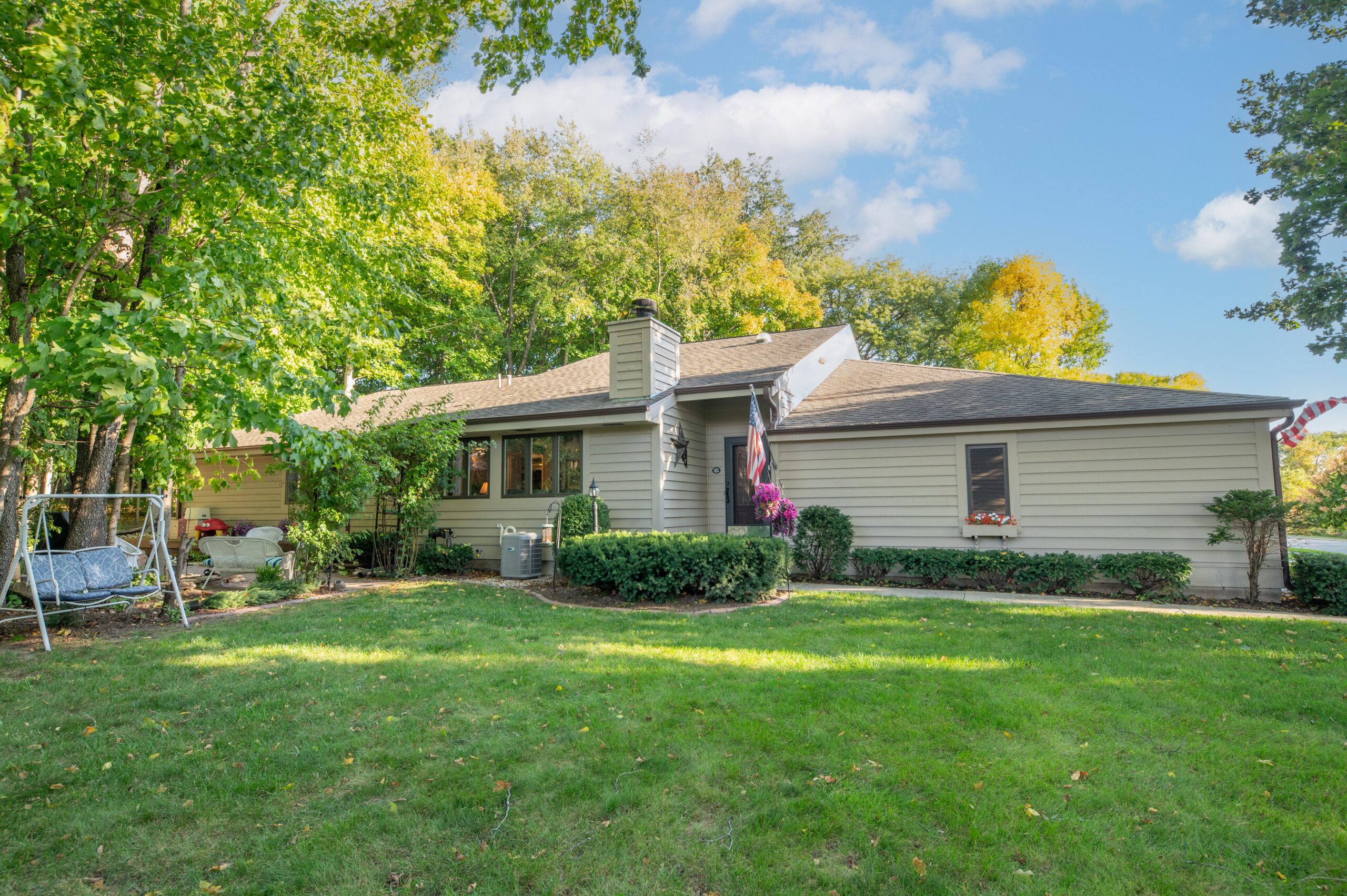  Home for Sale - W136N8124 River Park Dr. Menomonee Falls, WI 53051-3994