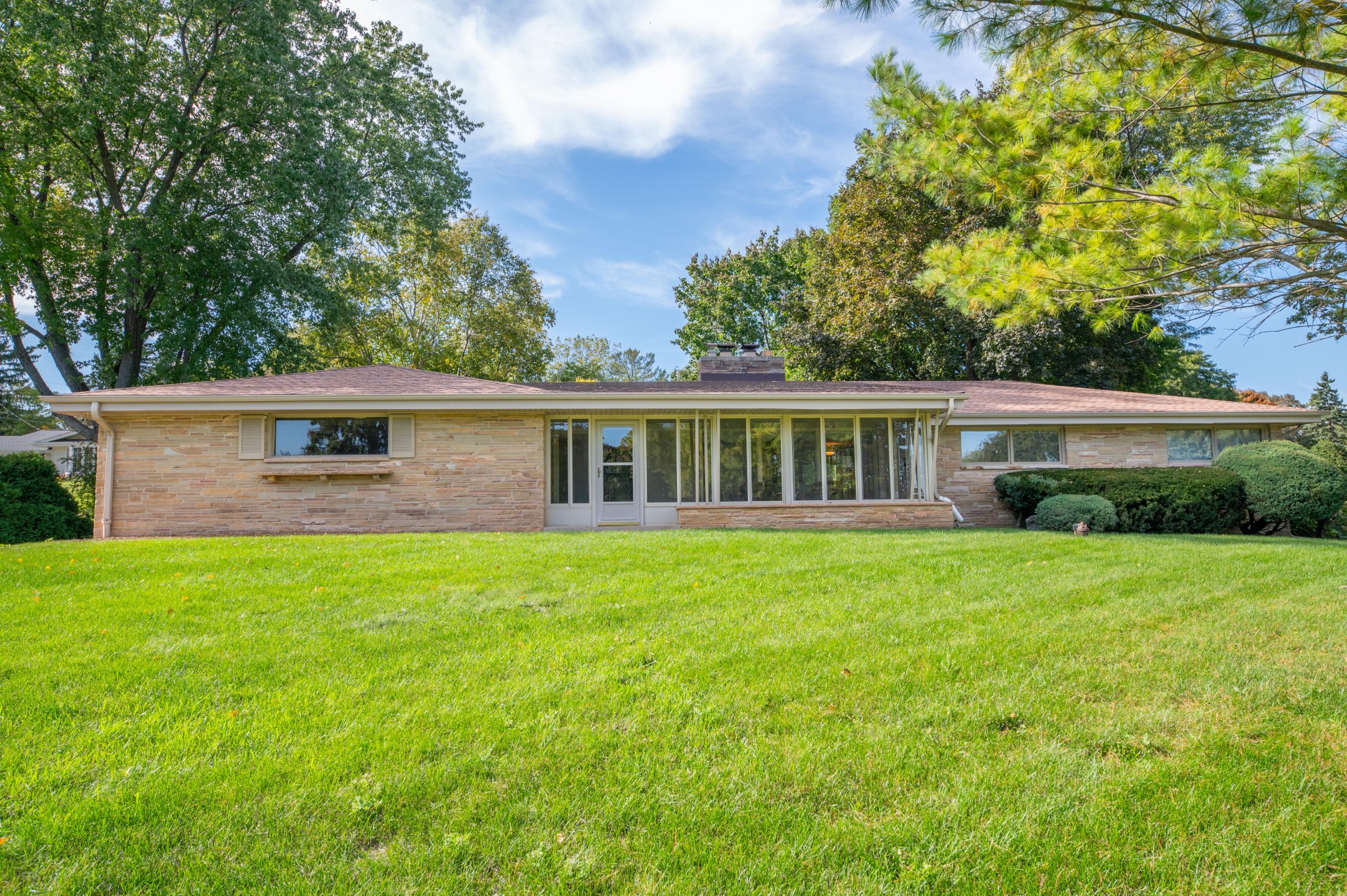  Home for Sale - 15300 High Knoll Lane Brookfield, WI 53005-2927